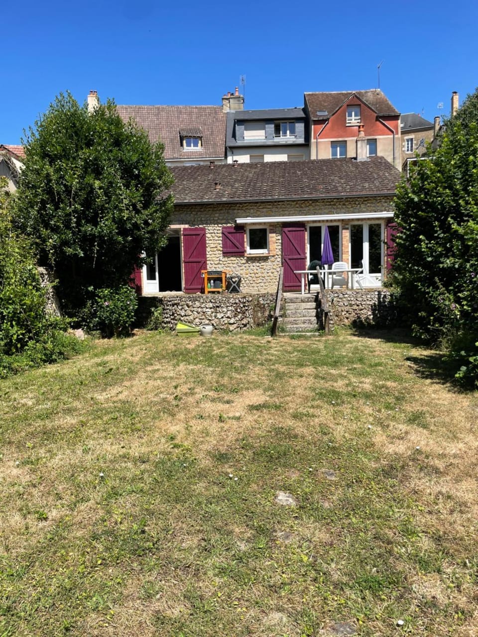 Maison bord de Sarthe avec ponton privé Idéale 24 Heures du Mans 6 à 7 personnes House in Pays de la Loire