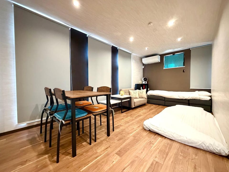 Living room, Seating area, air conditioner