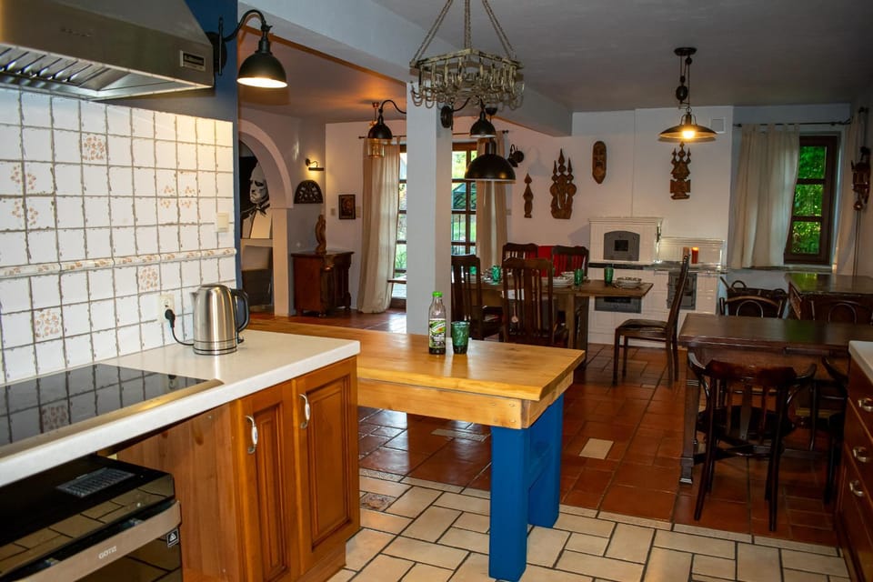 Kitchen or kitchenette, Kitchen or kitchenette, Living room, Seating area, Dining area