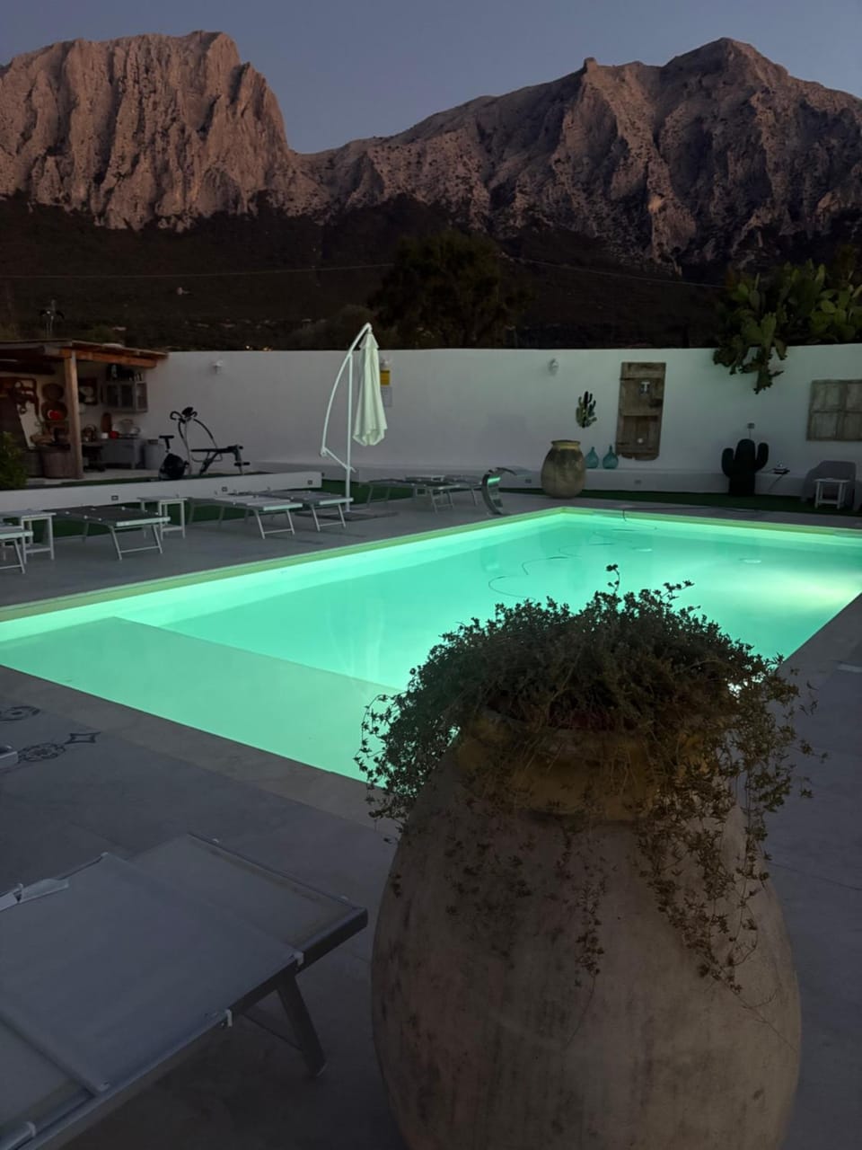 Day, Natural landscape, Mountain view, Pool view, Swimming pool, sunbed
