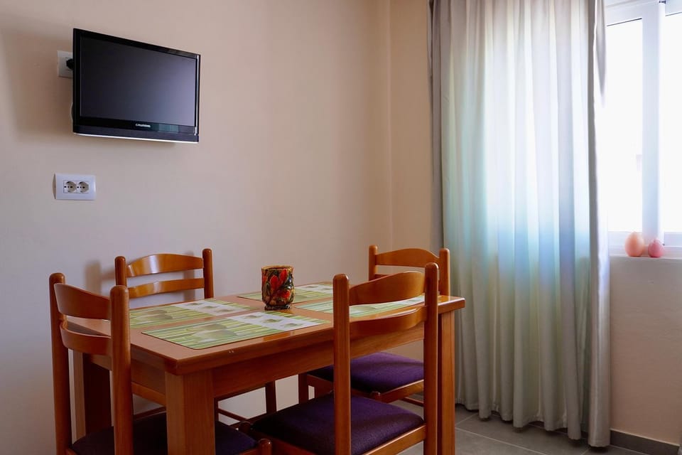 TV and multimedia, Dining area