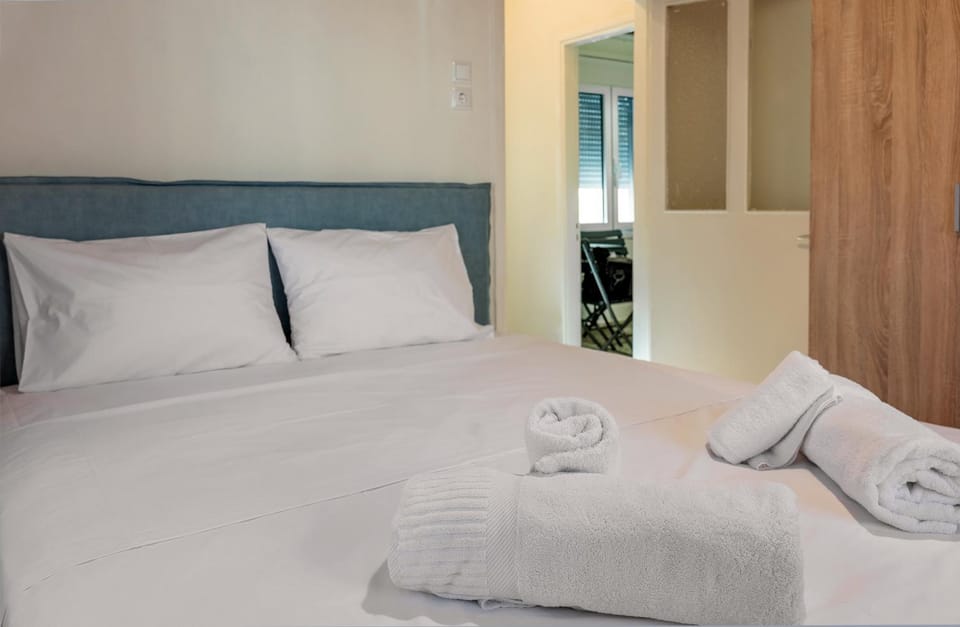 Bed, Bedroom, towels, wardrobe