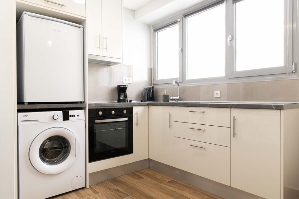 Kitchen or kitchenette, oven, stove, washing machine