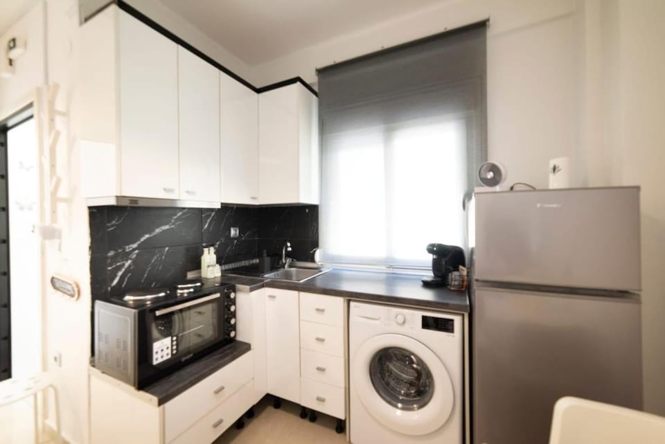 Kitchen or kitchenette, stove, washing machine