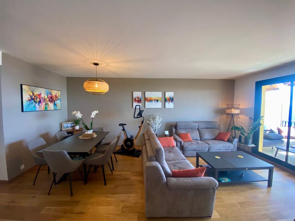 Living room, Seating area