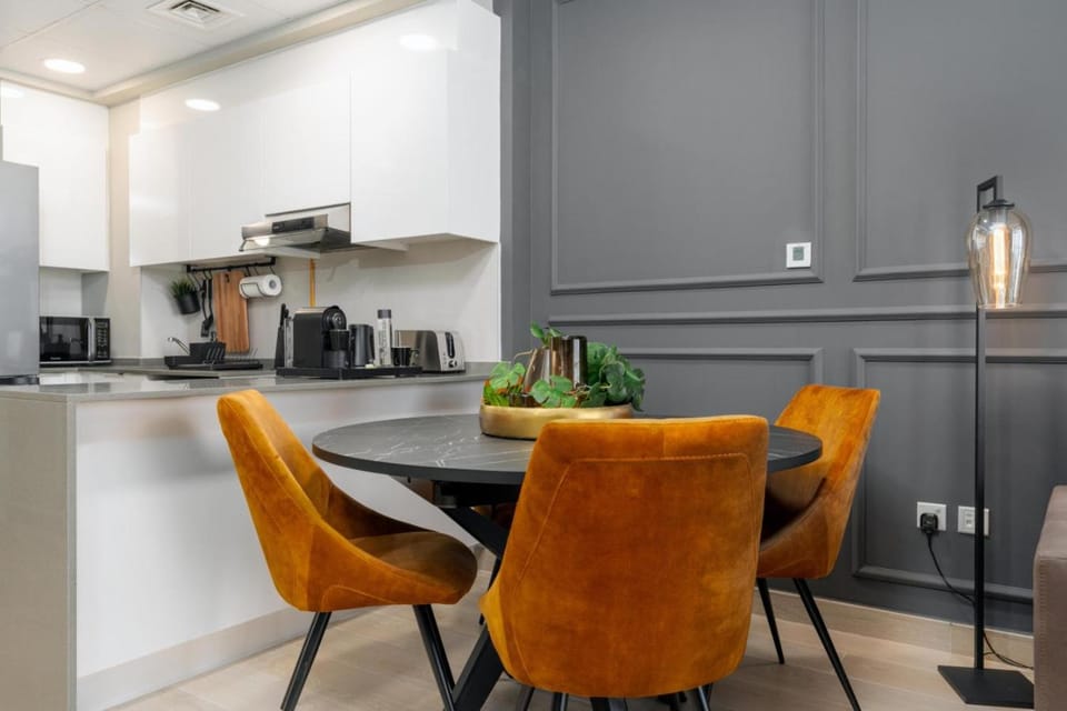 BLVD - Upgraded Highrise Suites Apartment in Dubai