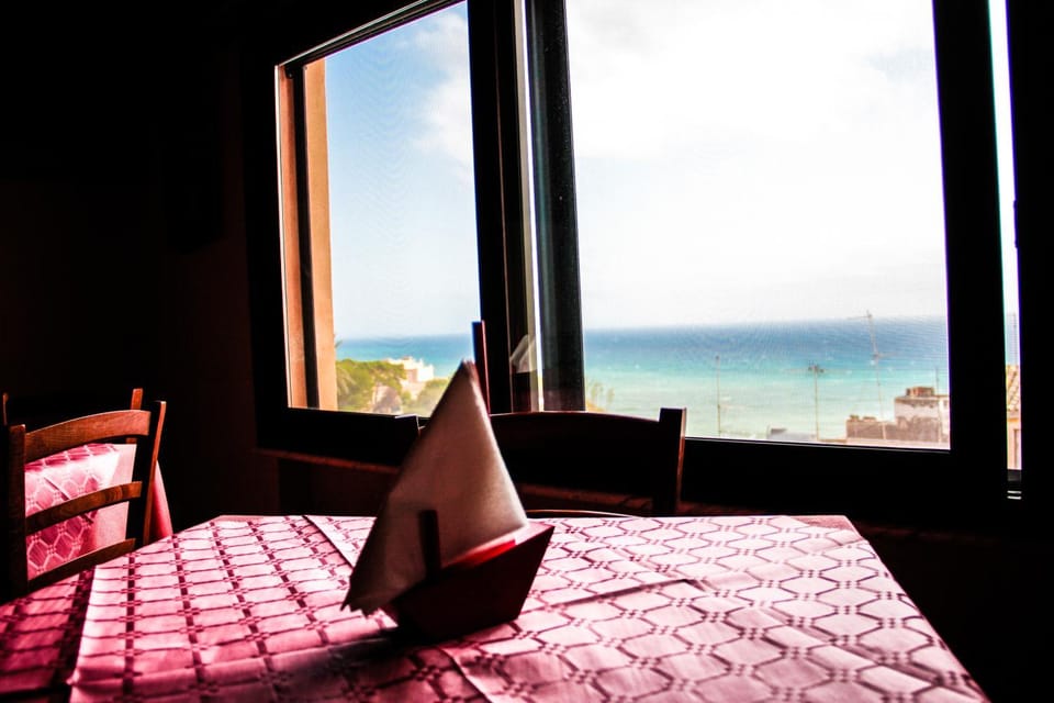 Communal kitchen, Sea view
