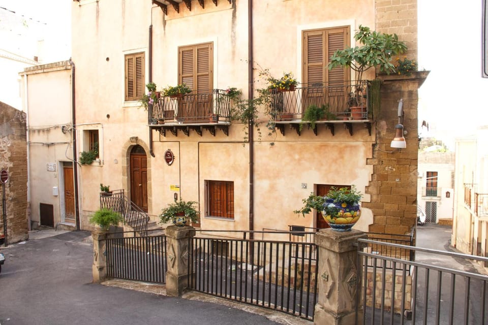 Facade/entrance, Neighbourhood