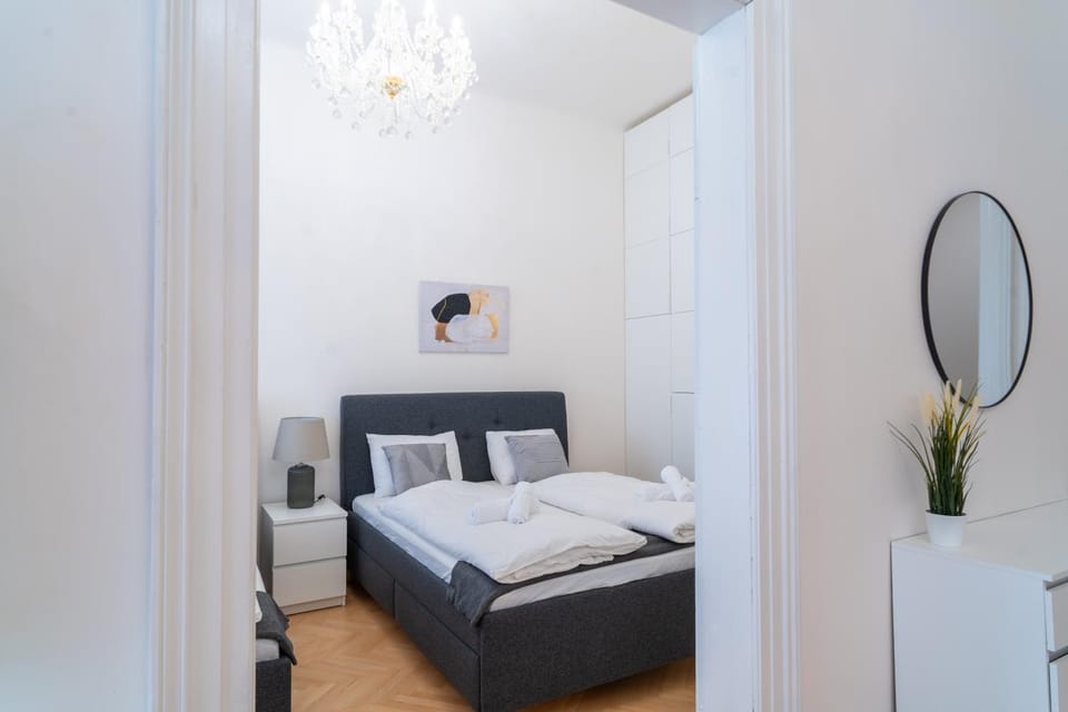 Bed, Photo of the whole room, towels