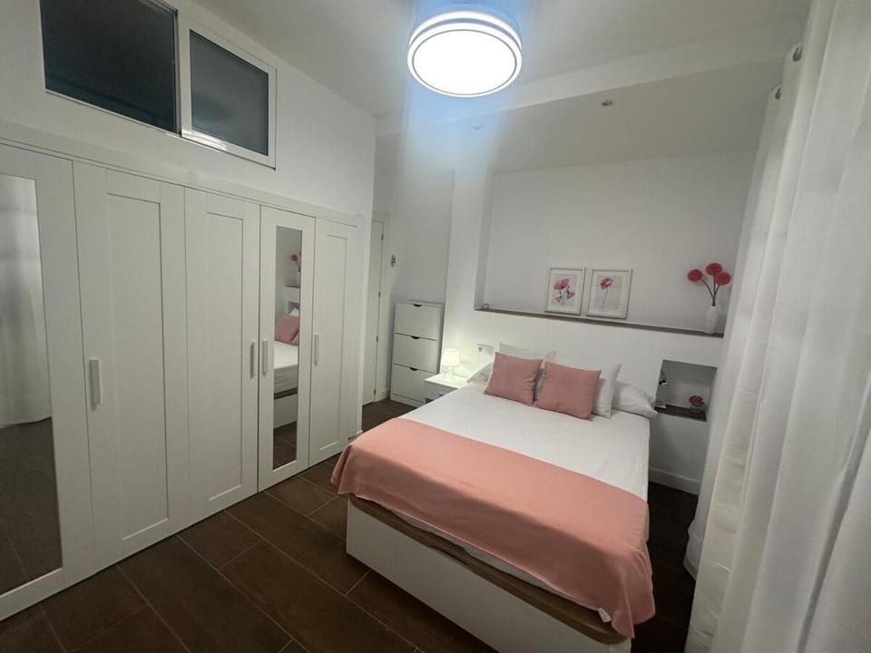 Bed, Photo of the whole room, Bedroom, wardrobe