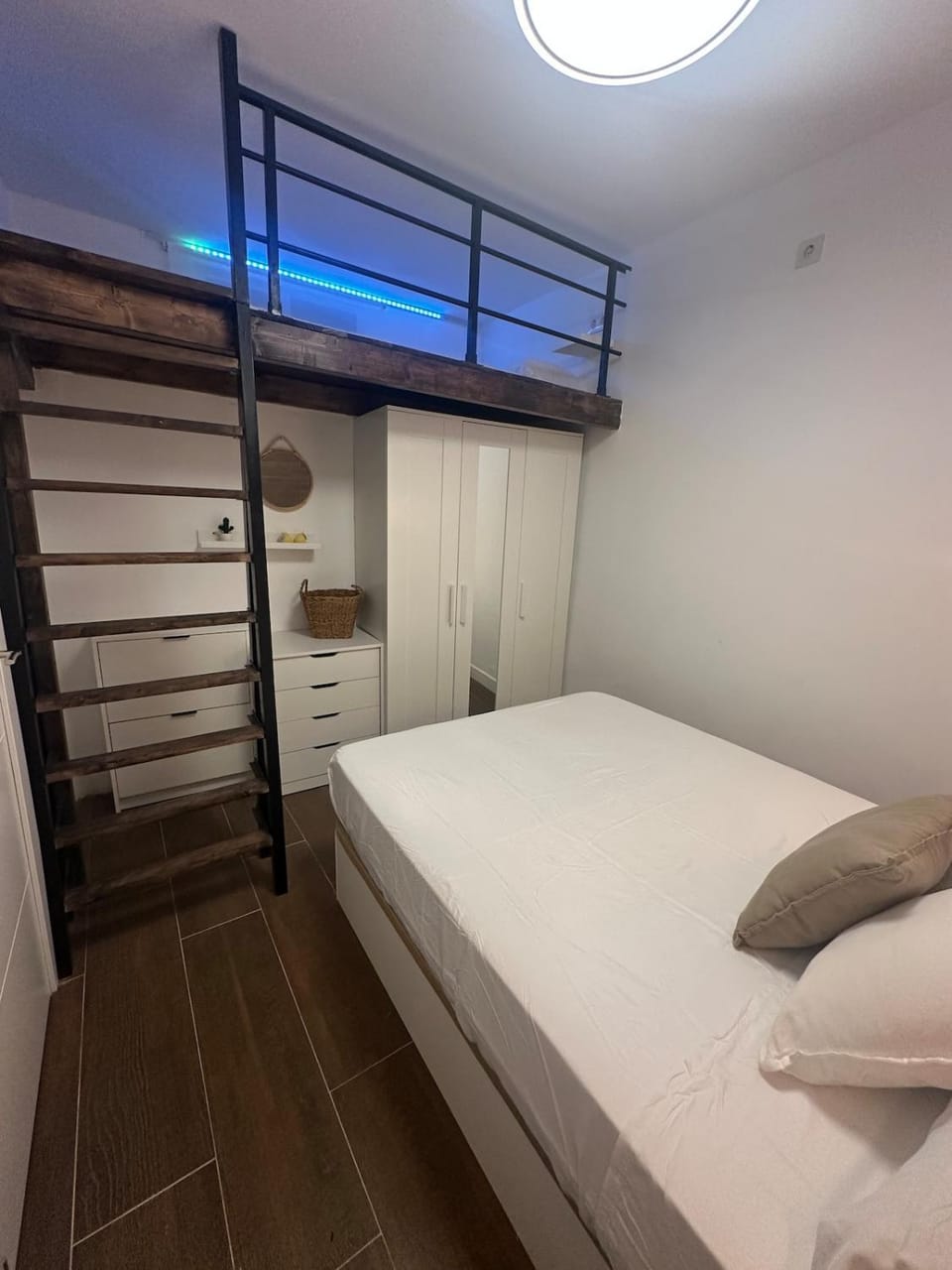 Bed, Photo of the whole room, Bedroom, bunk bed, wardrobe