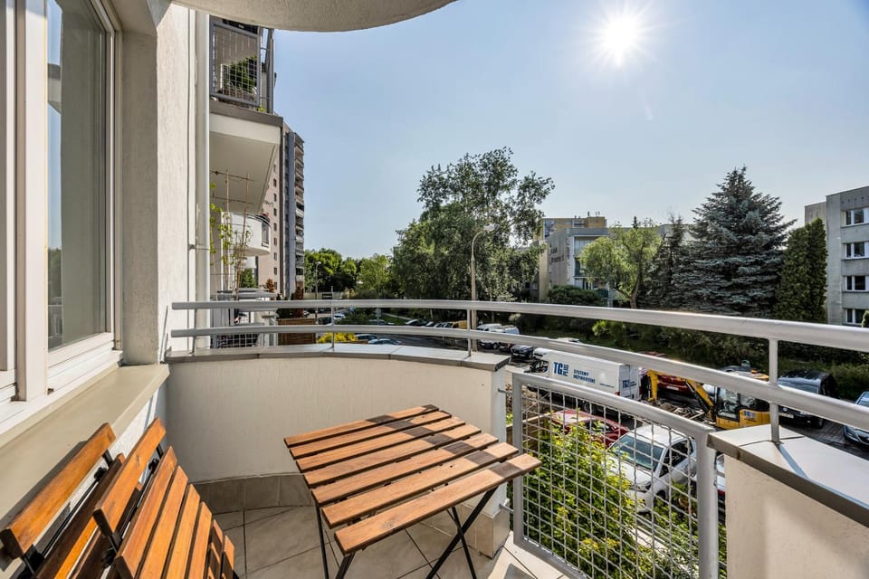 Property building, Day, Balcony/Terrace