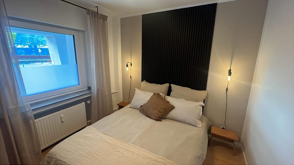 Bed, Photo of the whole room, Decorative detail, Bedroom