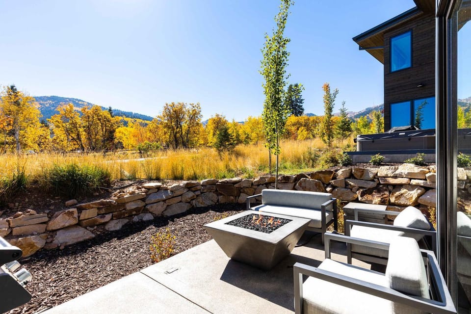 Walk to Ski-Lift - Canyons Village Center Sleeps 13 House in Wasatch County