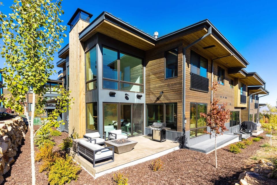 Walk to Ski-Lift - Canyons Village Center Sleeps 13 House in Wasatch County