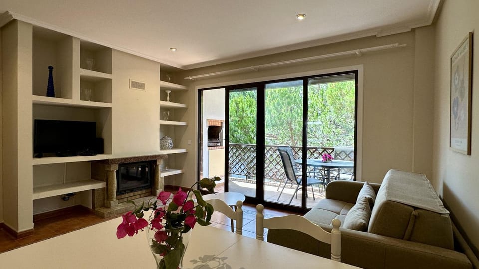 Communal lounge/ TV room, Living room, Dining area