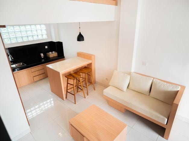 Seating area, Dining area, minibar