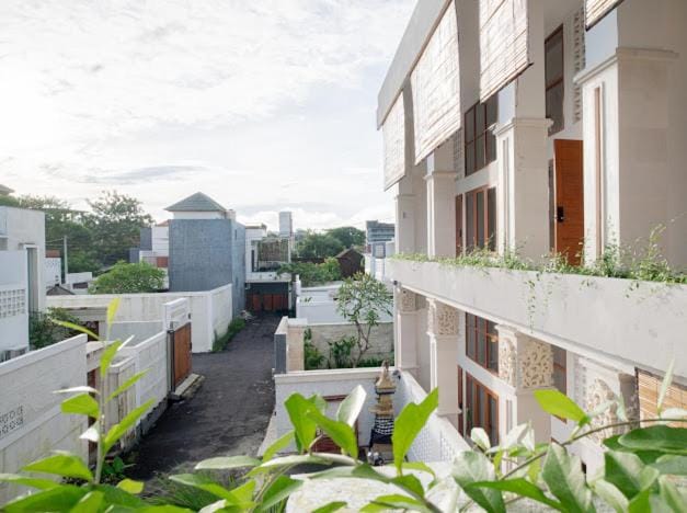 Property building, Day
