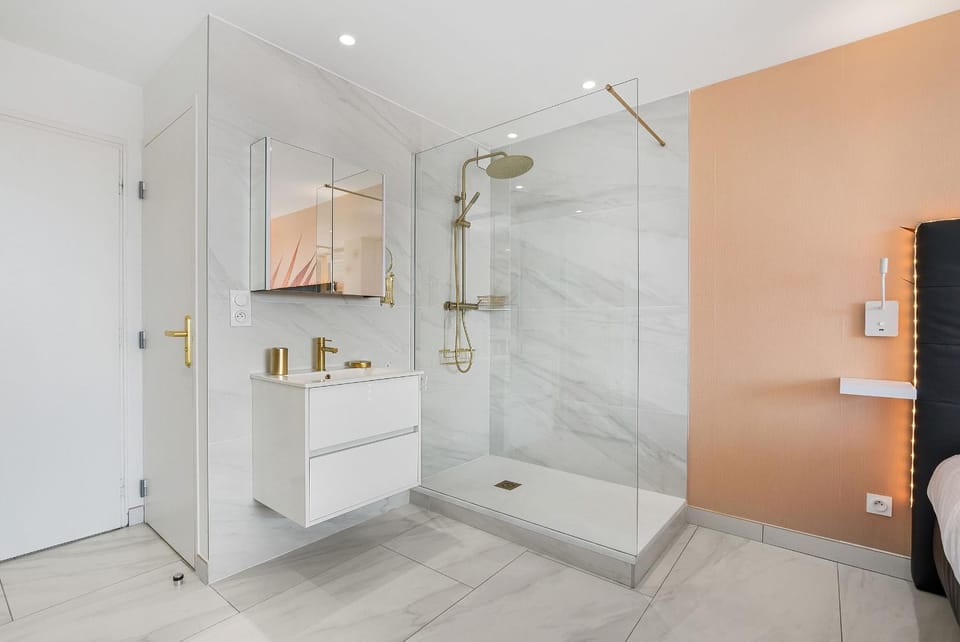 Shower, Bathroom