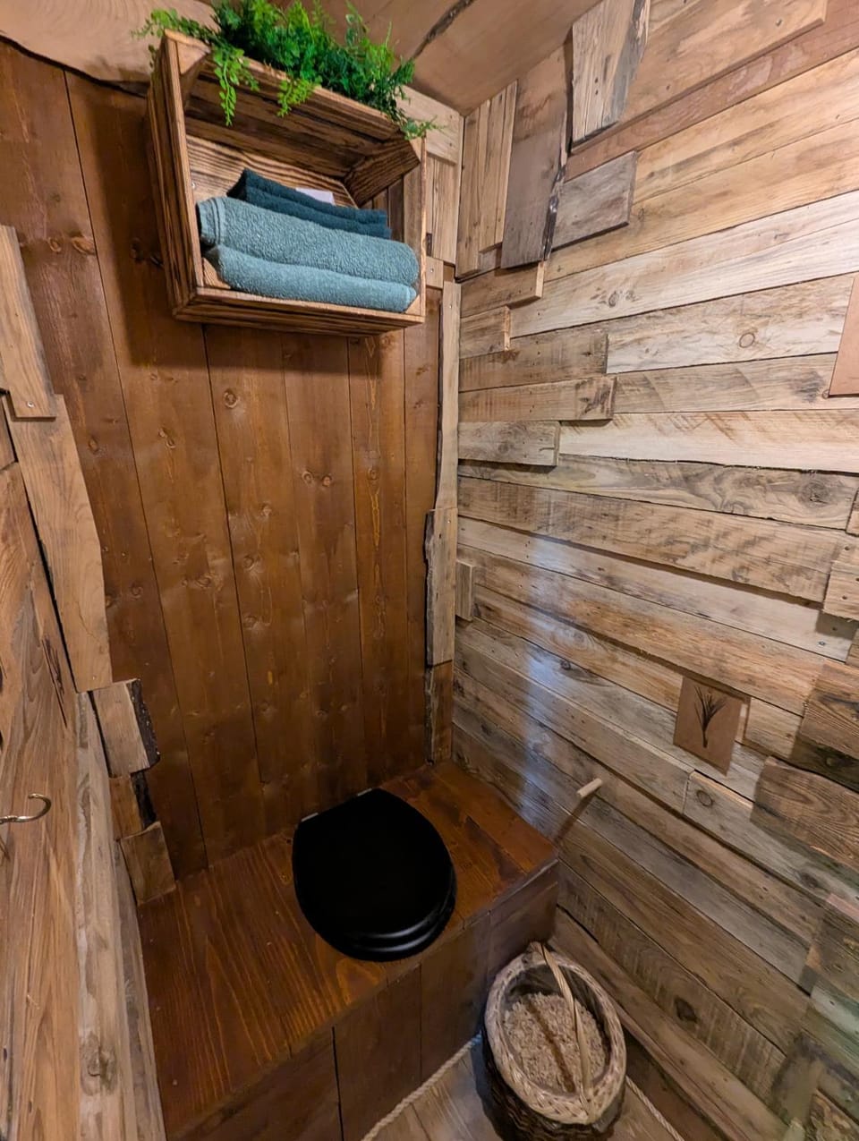 La Cabane du Druide Karvalan Campground/ 
RV Resort in Grand Est