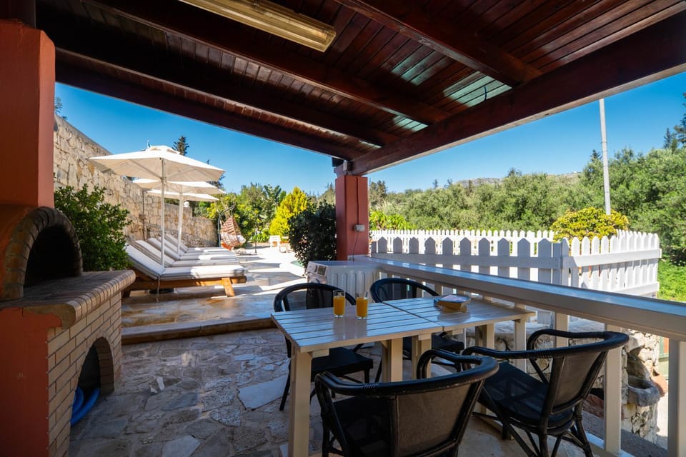 Patio, Dining area