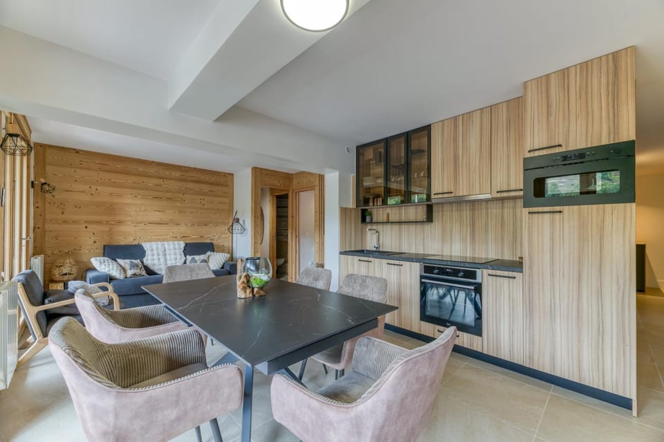 Property building, Kitchen or kitchenette, Living room