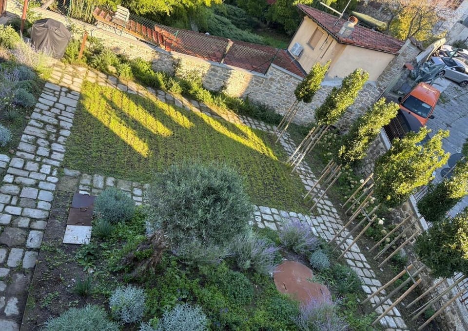 POPPI garden House in Tuscany