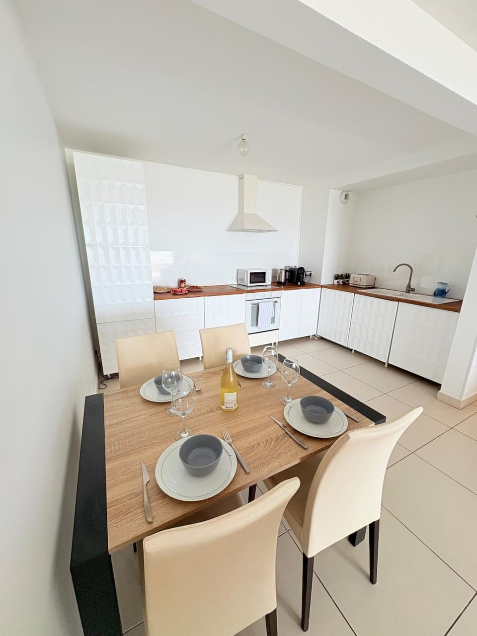 #Sète Front de mer Piscine Box privé Clim Apartment in Occitanie