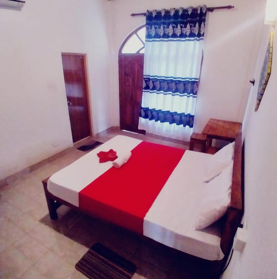 Photo of the whole room, towels