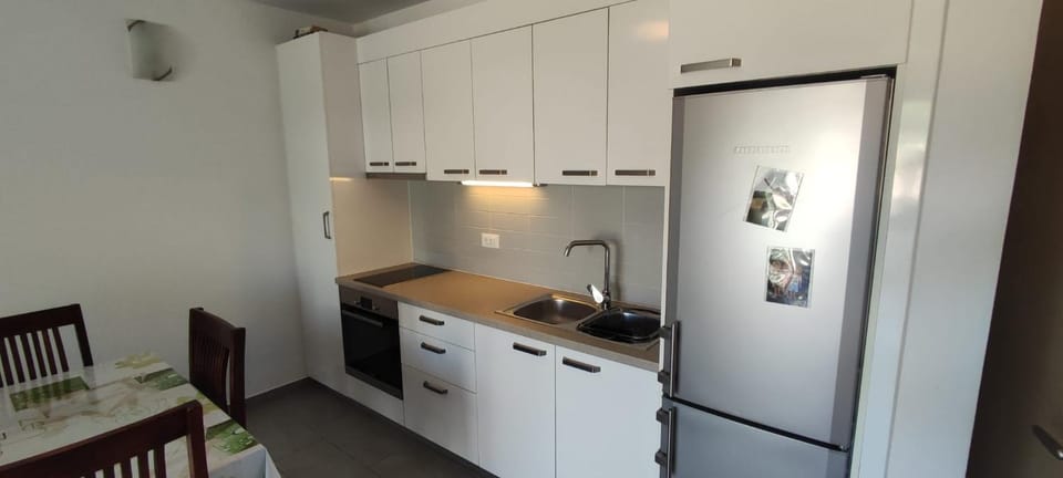 Kitchen or kitchenette, oven, stove