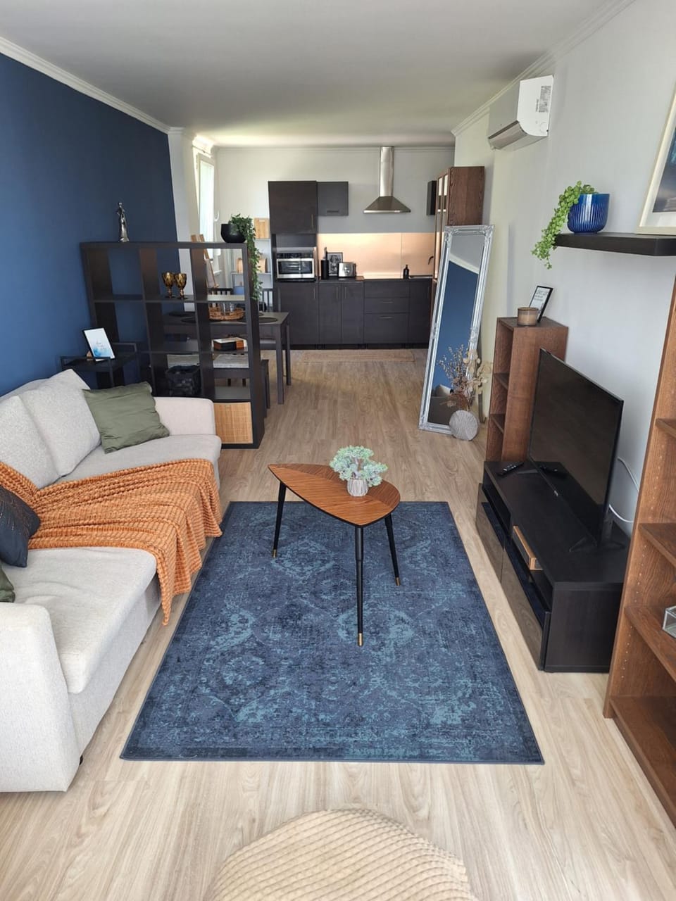 Kitchen or kitchenette, Living room, Dining area