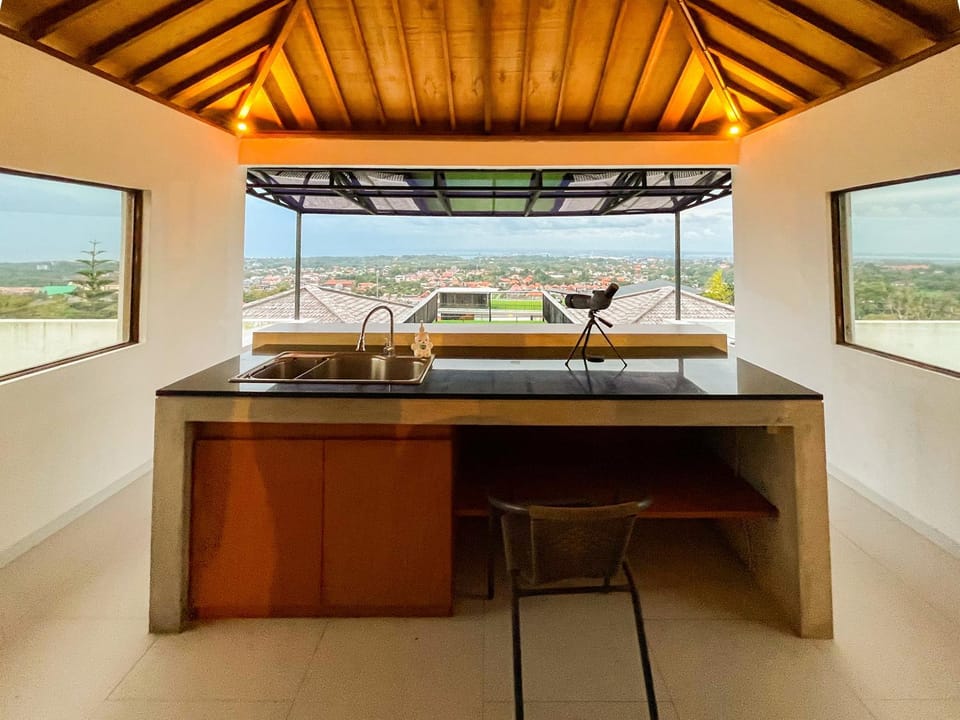 Kitchen or kitchenette, Lounge or bar