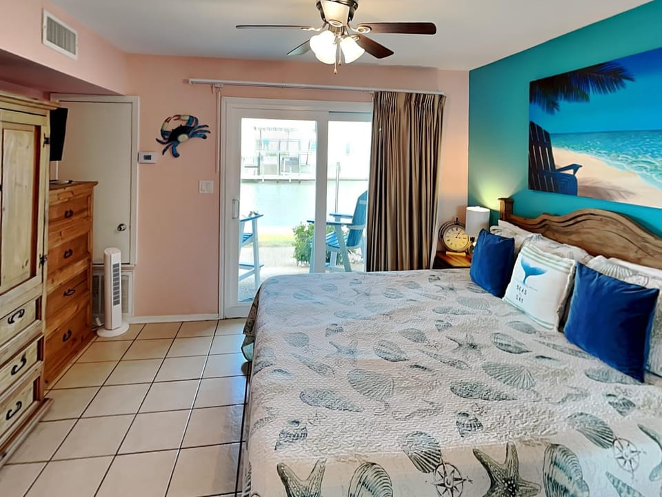 Bed, Balcony/Terrace, Seating area, Bedroom, furniture, air conditioner