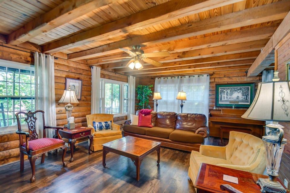Waterfront Cabin on Lake Sinclair w/ Private Dock! Cabin in Lake Sinclair