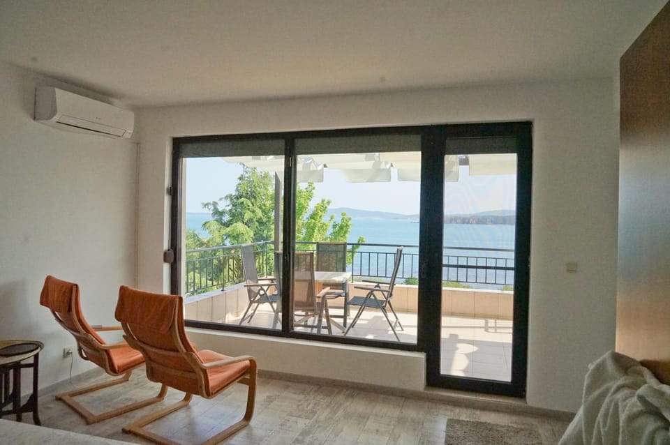 View (from property/room), Balcony/Terrace, Seating area