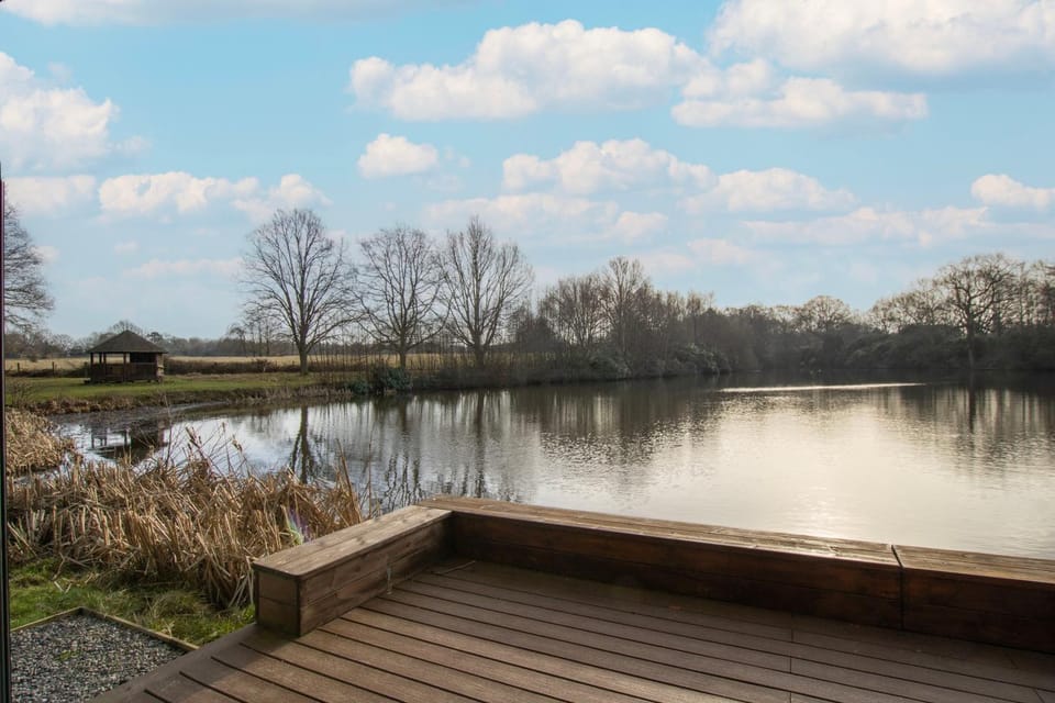 Lakeview House Chalet in Crawley