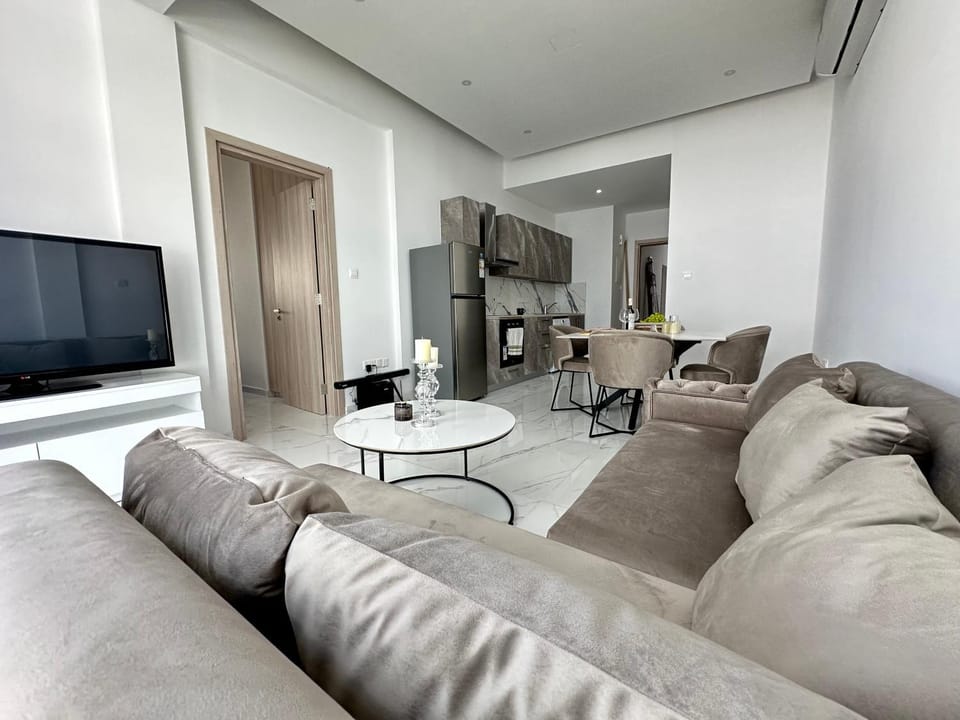 Communal lounge/ TV room, TV and multimedia, Living room, Seating area, Evening entertainment