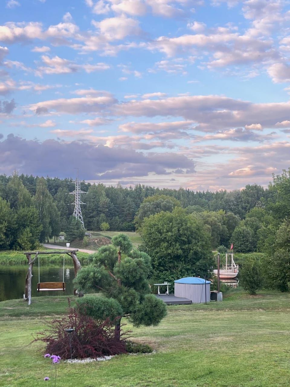 Natural landscape, Hot Tub, Garden view, River view