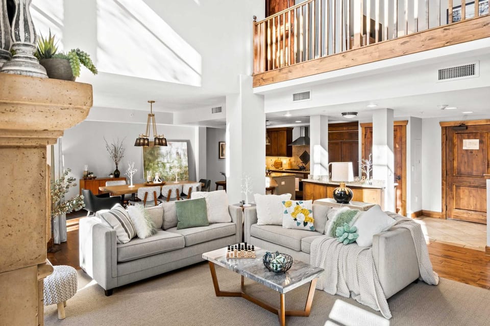 Calming Canyons - Ski-in Ski-out Luxe Penthouse House in Wasatch County