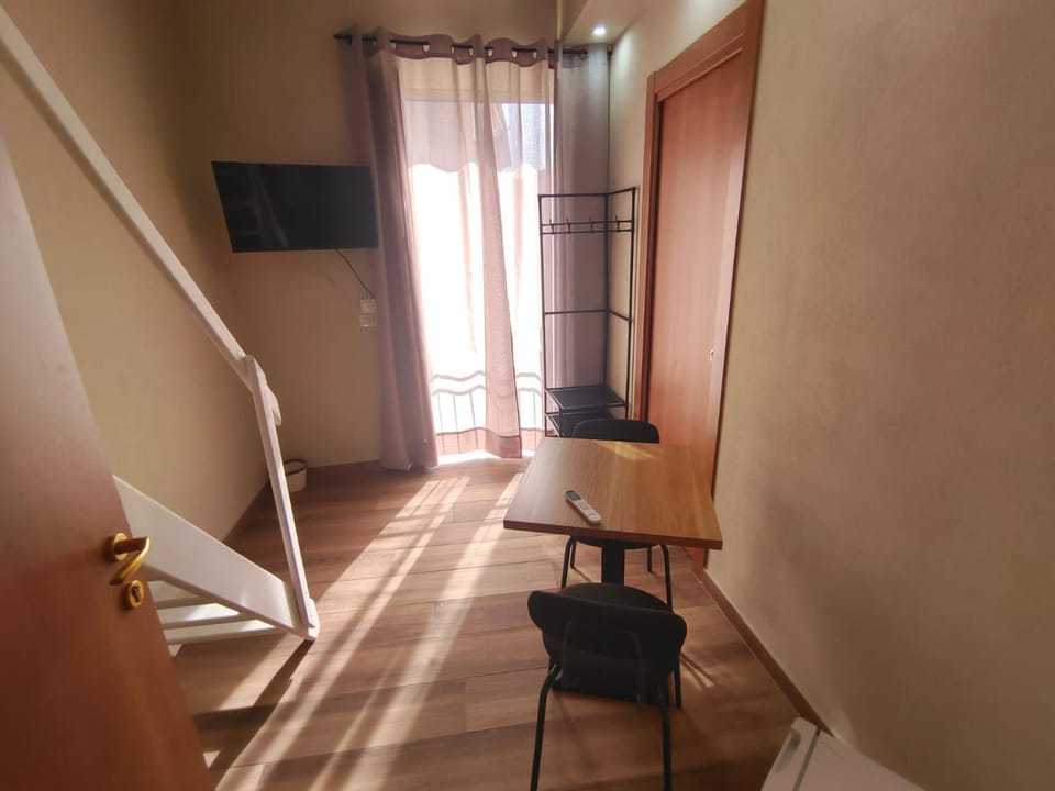 Communal lounge/ TV room, TV and multimedia, Living room, Seating area