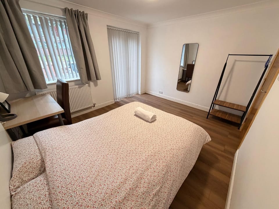 Bed, Photo of the whole room, Bedroom