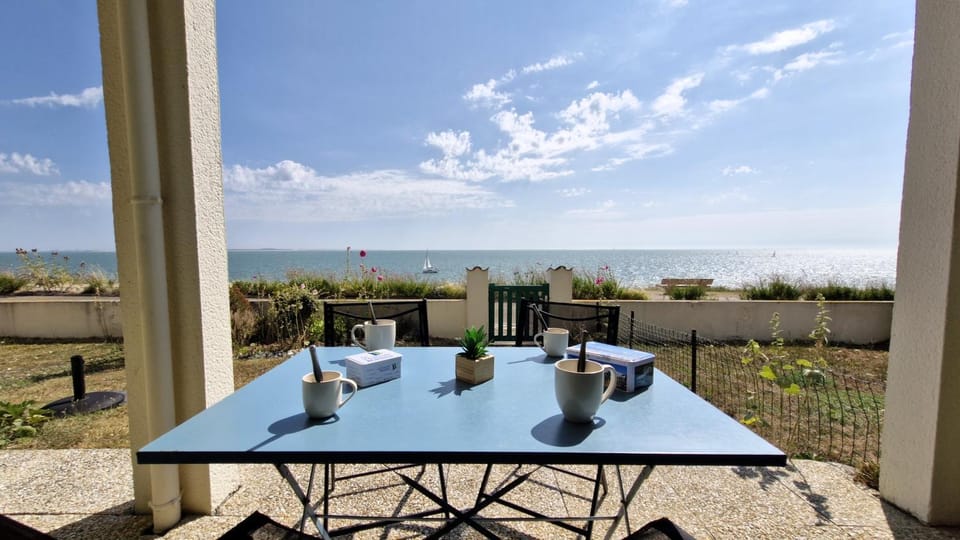 Patio, Day, Natural landscape, View (from property/room), Dining area, Sea view