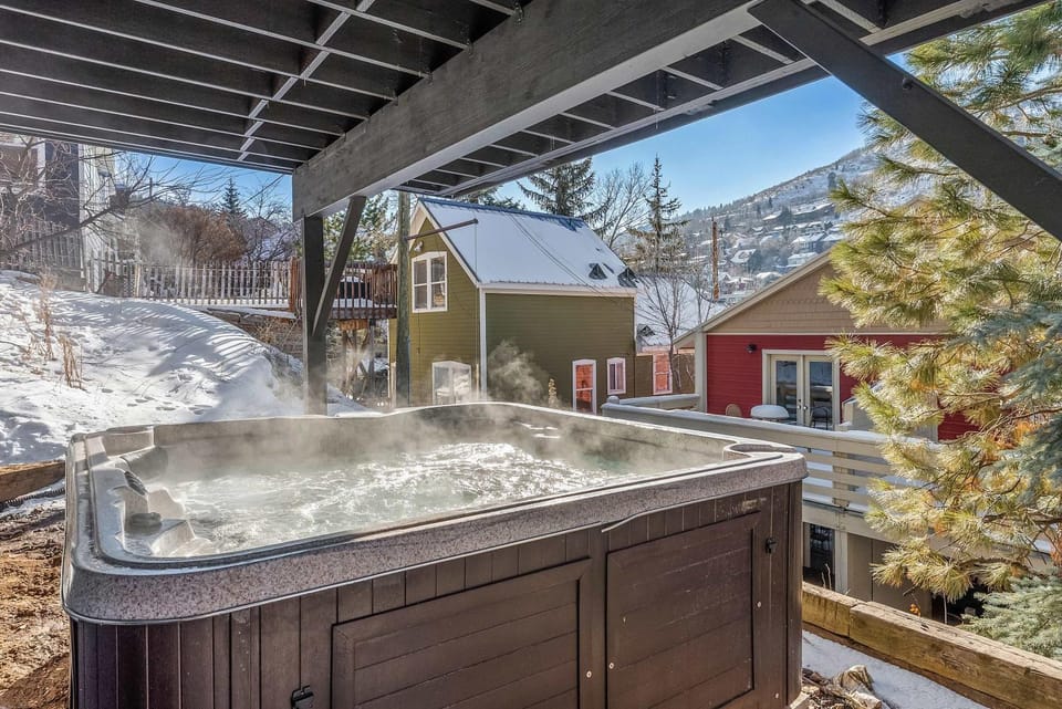 Mainstreet Masterpiece - Stunning Views Chalet in Park City