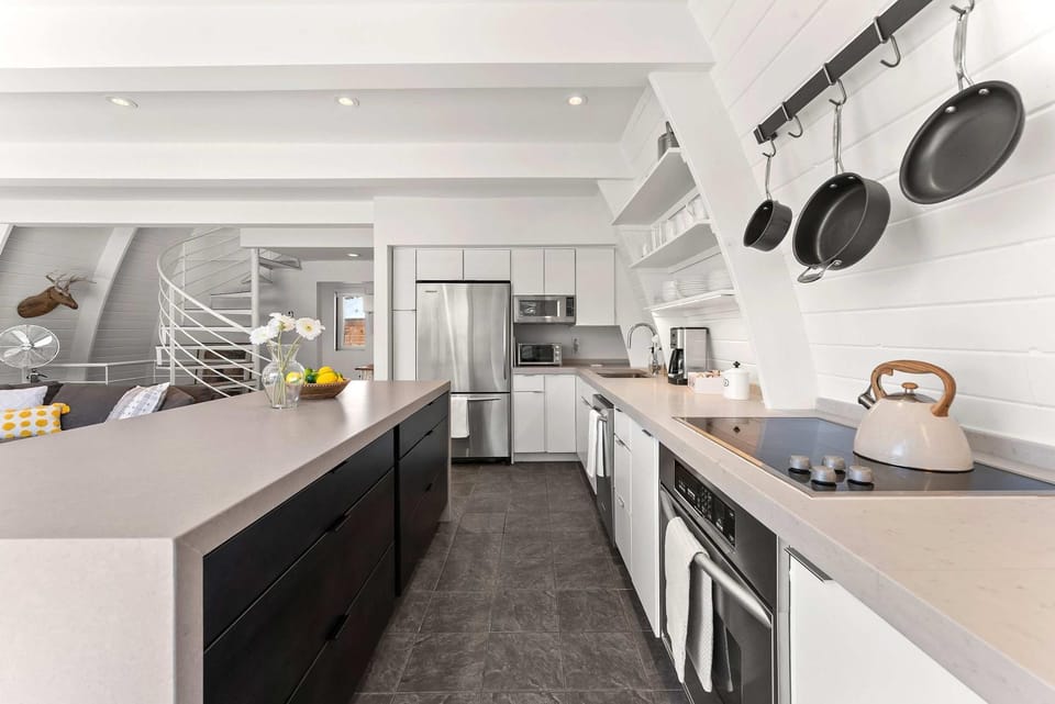 Mainstreet Masterpiece - Stunning Views Chalet in Park City
