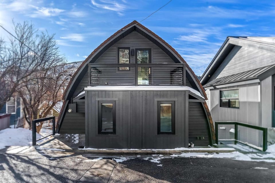 Mainstreet Masterpiece - Stunning Views Chalet in Park City