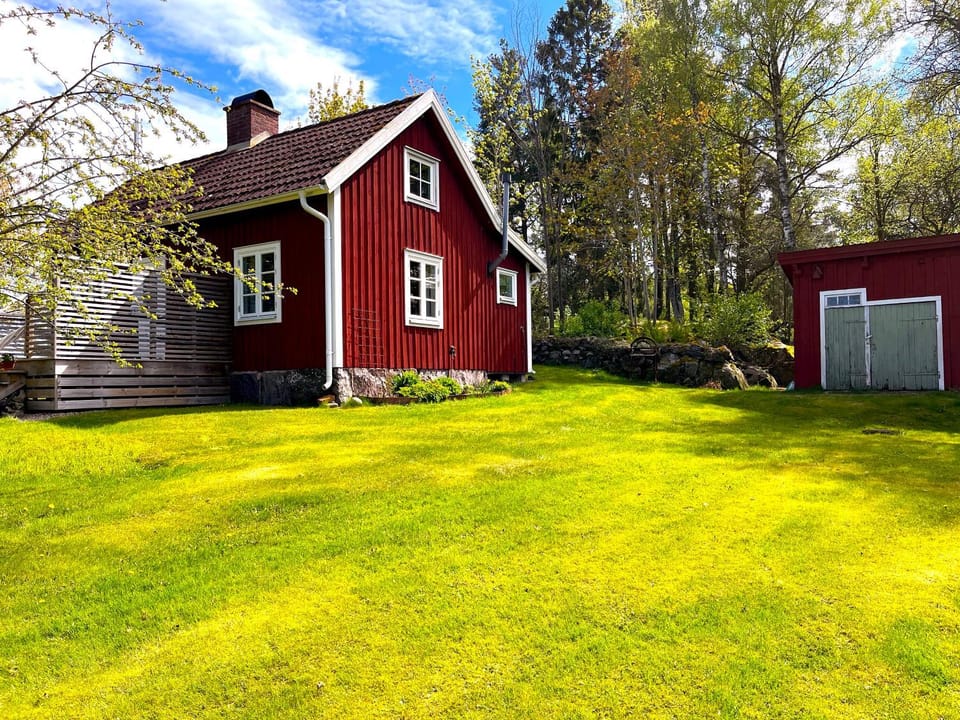 Villa Riksberg near Götakanal House in Västra Götaland County