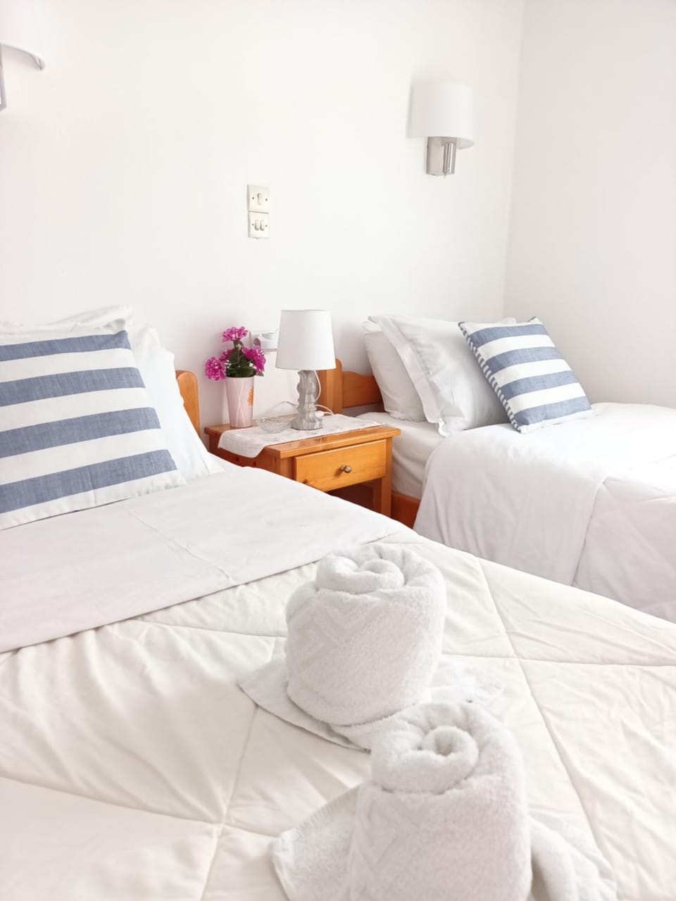 Bed, Decorative detail, Bedroom, furniture