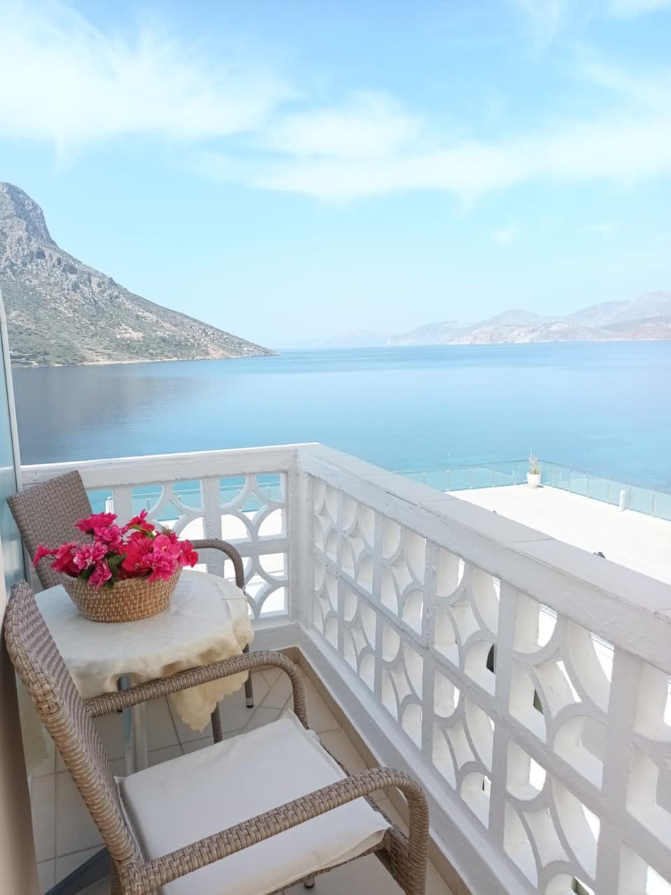 Property building, Balcony/Terrace, Balcony/Terrace