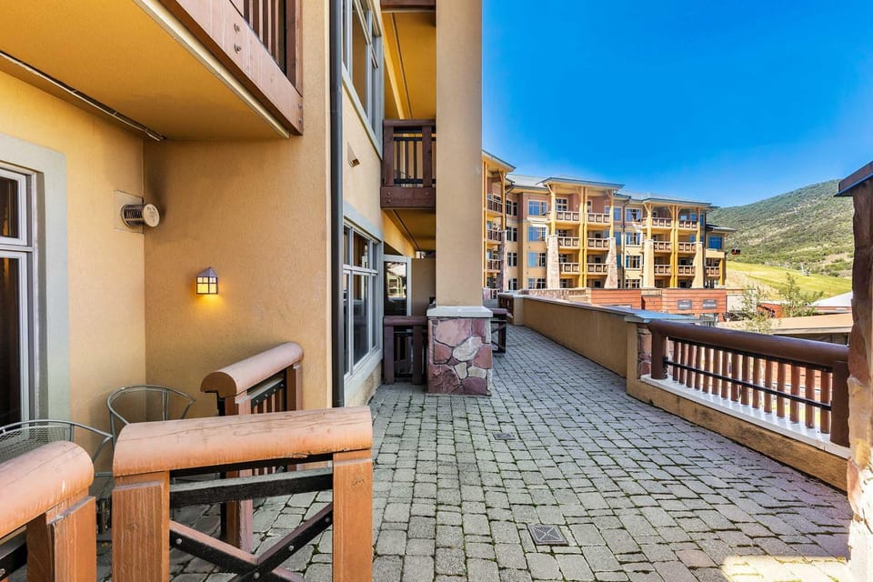Sun King Suite - Steps from Gondola & Skiing House in Wasatch County