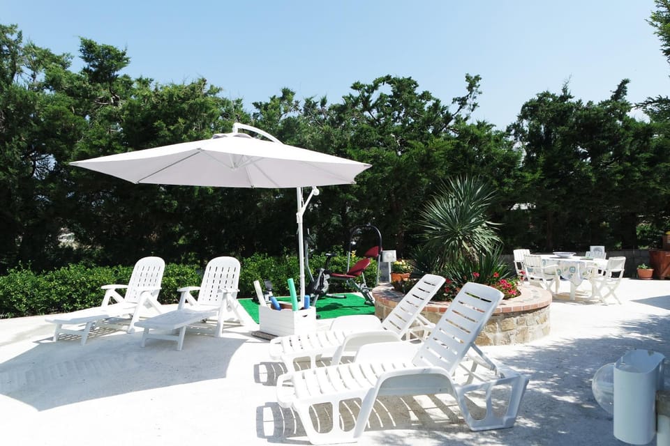 Patio, Swimming pool, Swimming pool